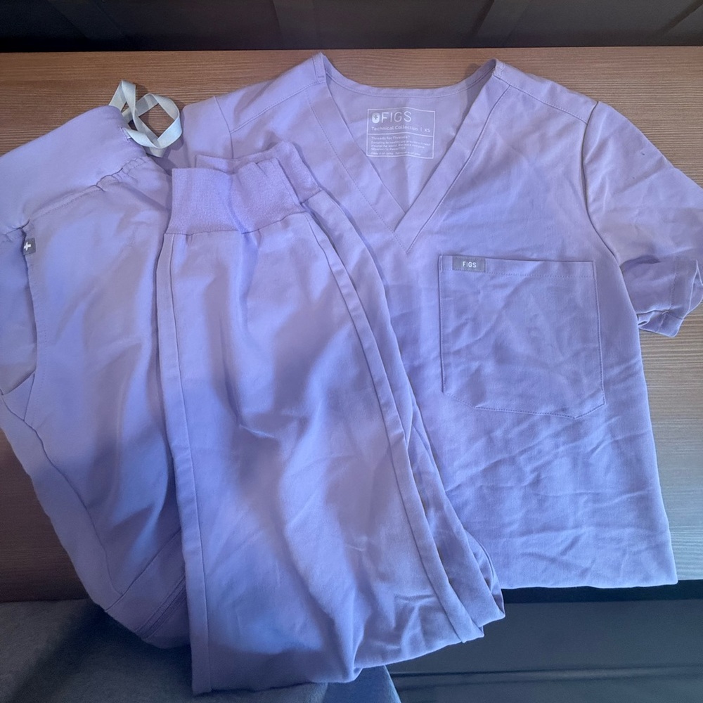 Figs Lilac Purple Scrub Set
